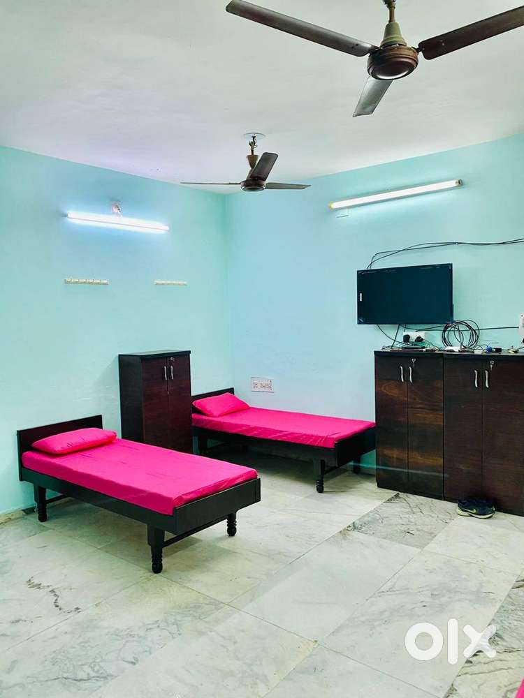 Boys Fully Furnished PG Fatehganj near saffron tower