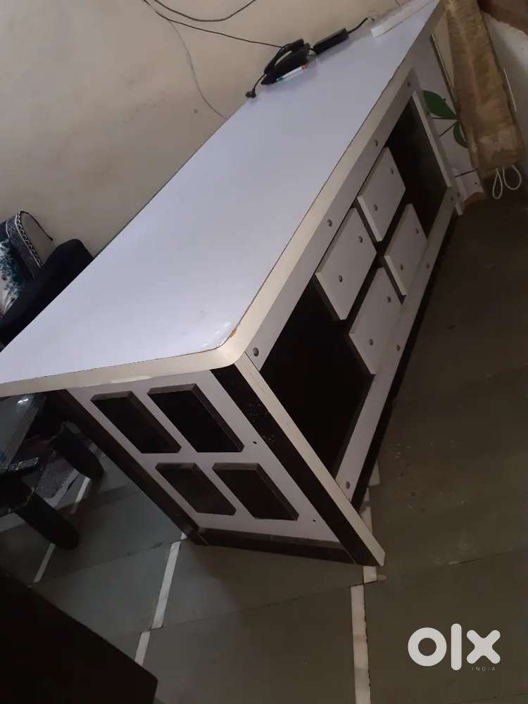 Counter table