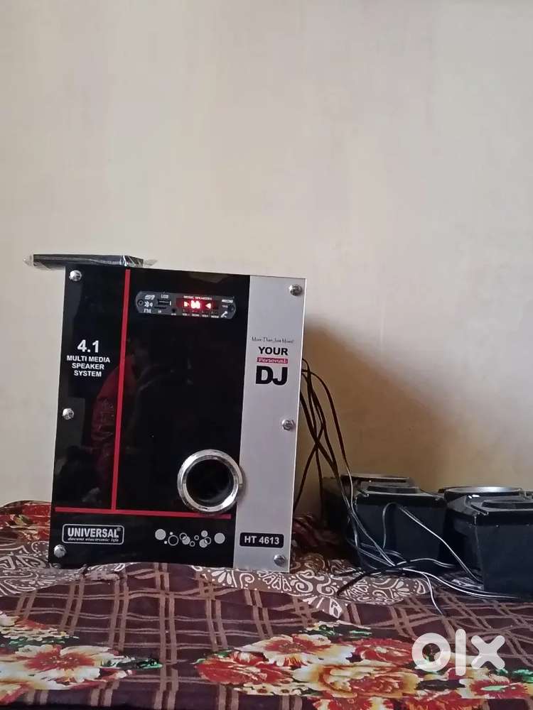 Universal Company Woofer 1 week old only reason I need money