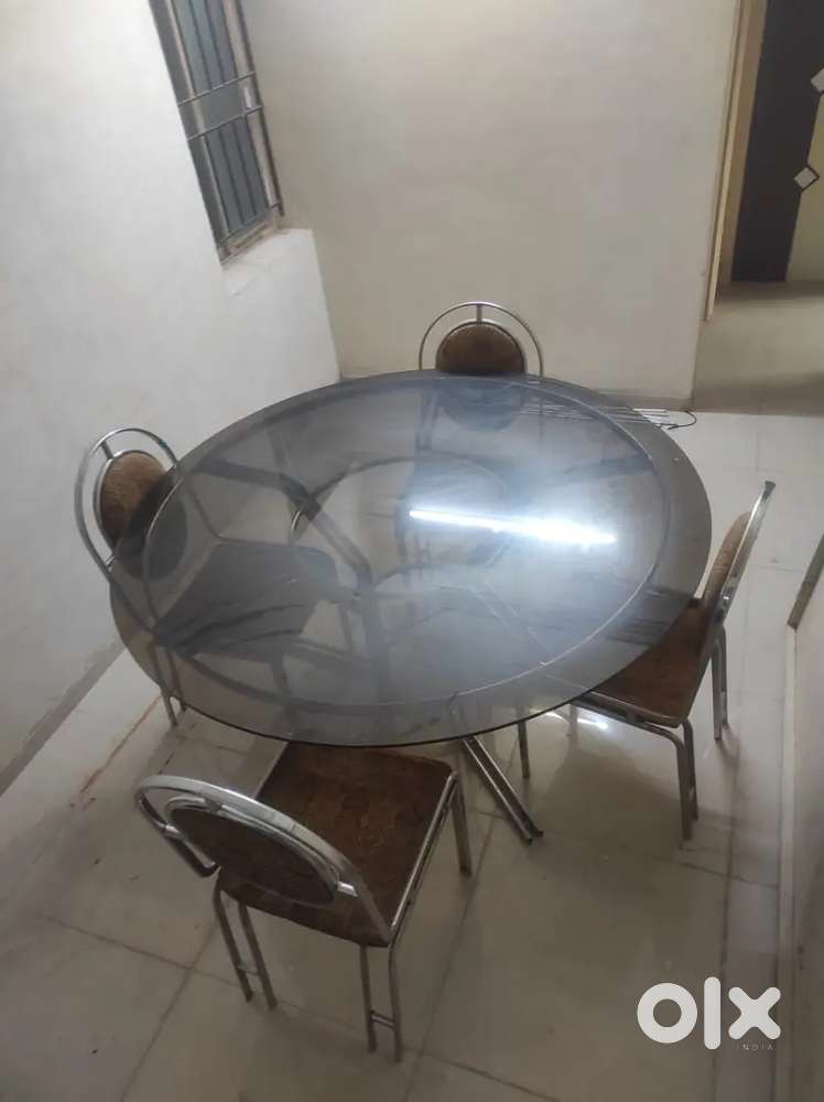 Big size 6 seater dining table