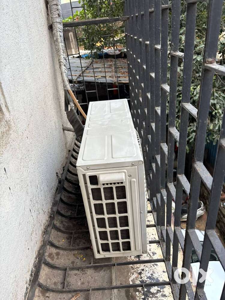 LG Dual Inverter 1.5 Ton 3 Star AC – Excellent Condition – ₹20,000