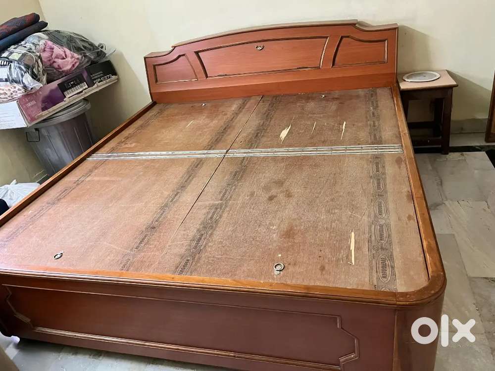 Real teakwood. King size Heavy bed