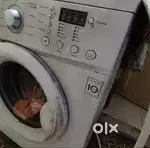 LG 5.5 kg fully automatic front door washing machinr