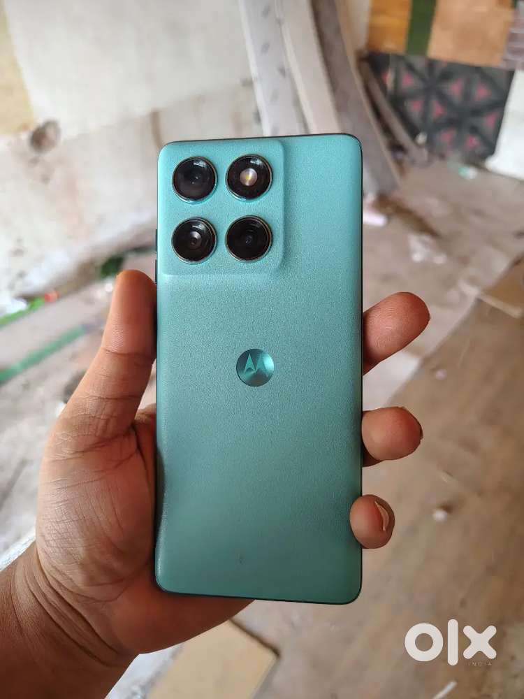 Edge 60 fusion 256gb 4 months old mint shworoom condition