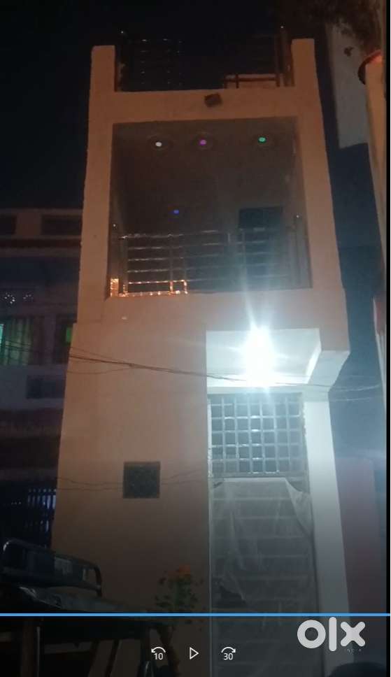 makan bechna hai char sahar ke nake pr