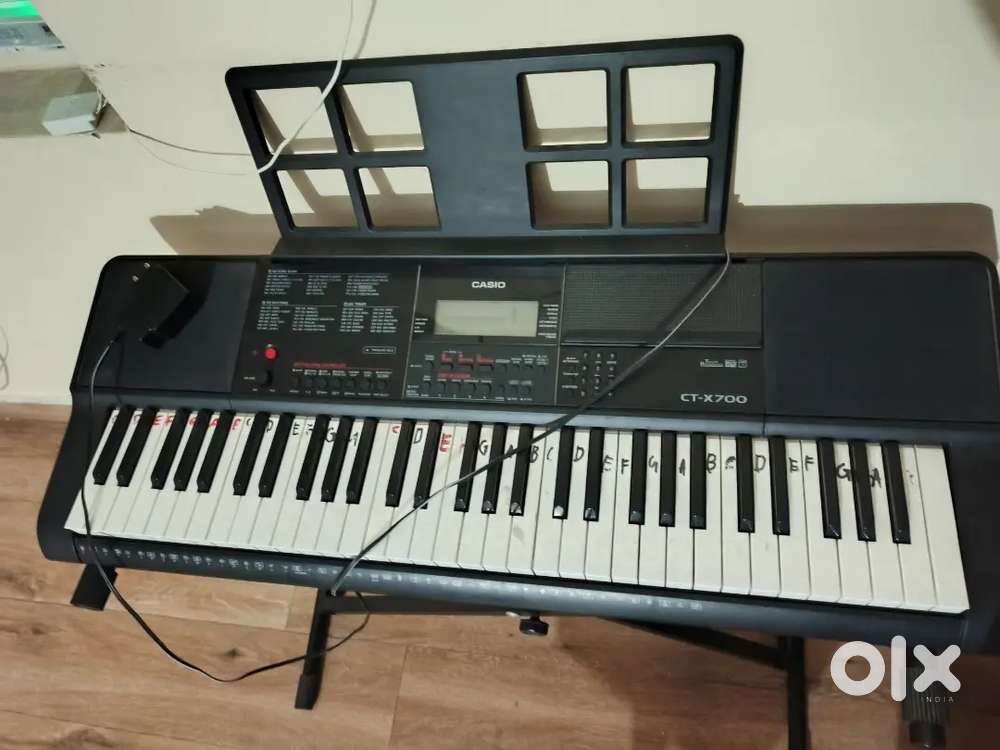 CASIO CT-X 700 keyboard with stand and chair
