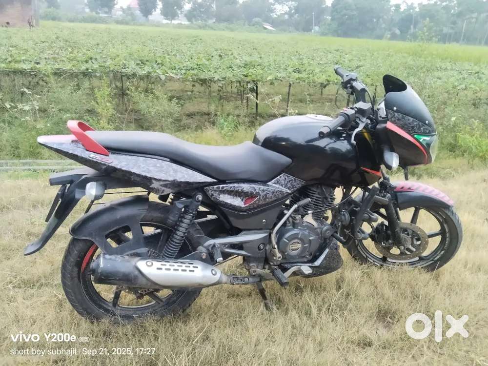 Bajaj Pulsar 150 neon
