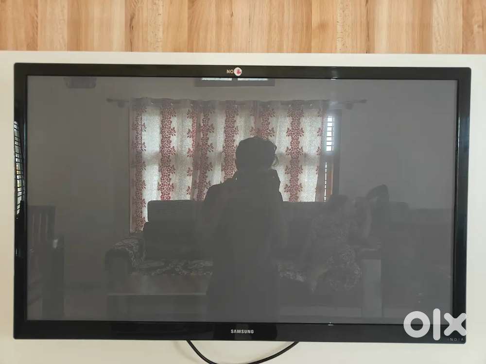 SAMSUNG 43INCH ORGINAL PLASMA TV URGENT FOR SELL