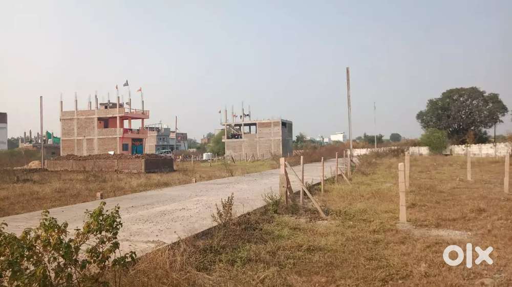 Bhanpur bridge se 2.k.m.duri pr plots available ..(registry free)