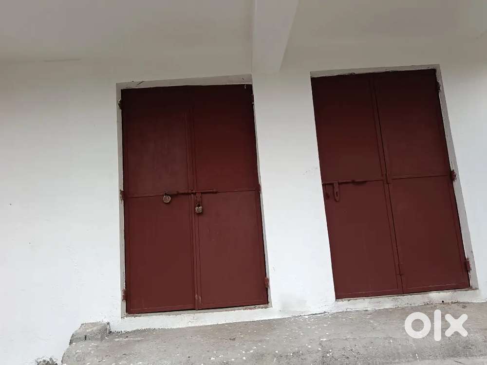 Shop for rent at main road near baridh Market