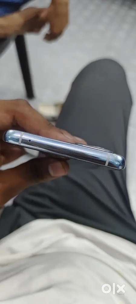 Snapdragon 888 8/128gb  16 mp front 48+50 rear camera