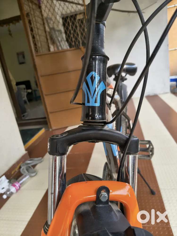 Schneel Rock, Bicycle