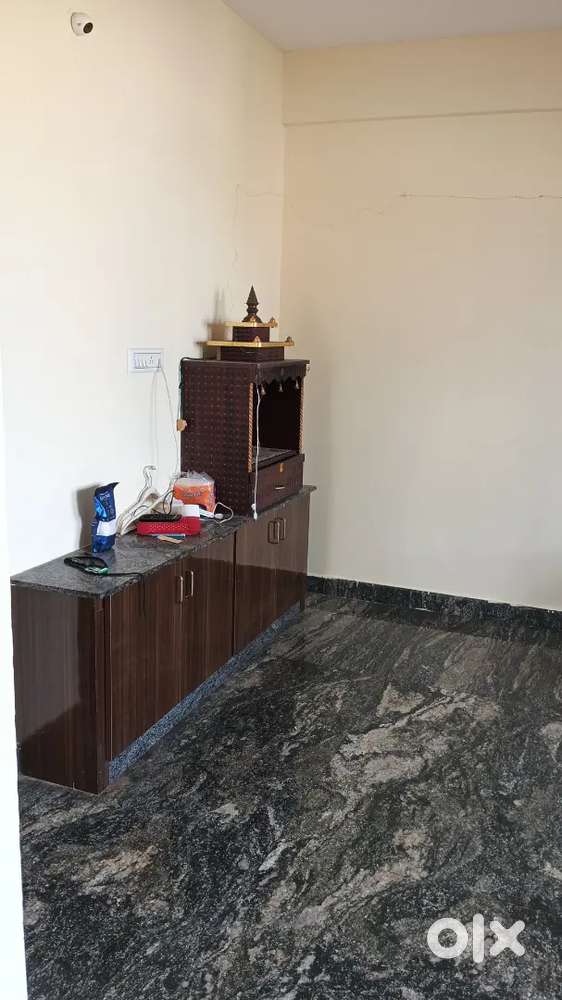 Huge car parking.suitable for families nd bachelors