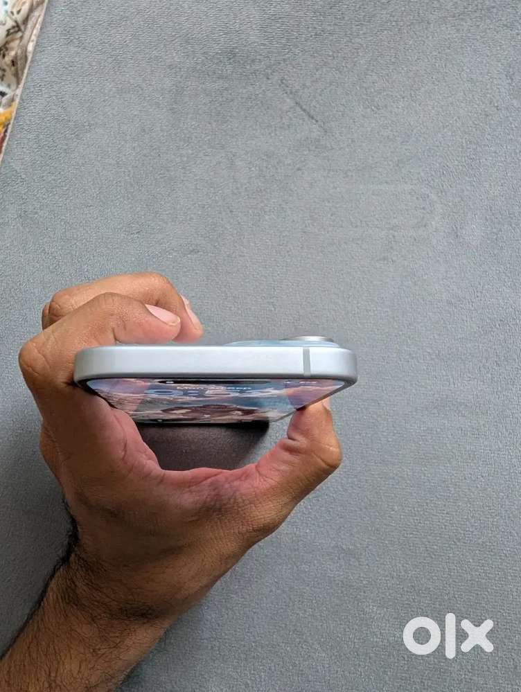 Apple iPhone 15, 128GB, midnight blue, scratch-free