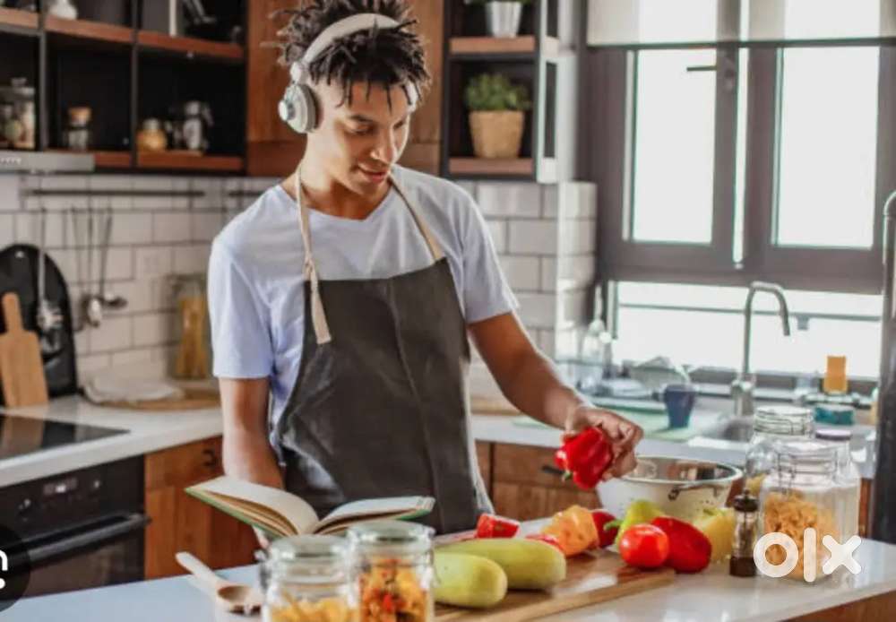 मुस्लिम घर में 4लोगों का खाना बनाने लिए KANPUR जरूरत है रहना खाना फ्री