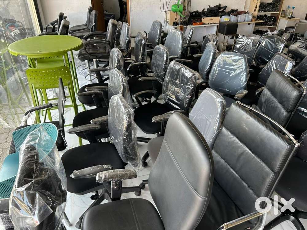 USED OFFICE CHAIRS AND TABILS