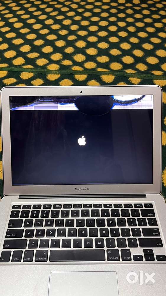 Macbook Air (SCREEN BROKEN)