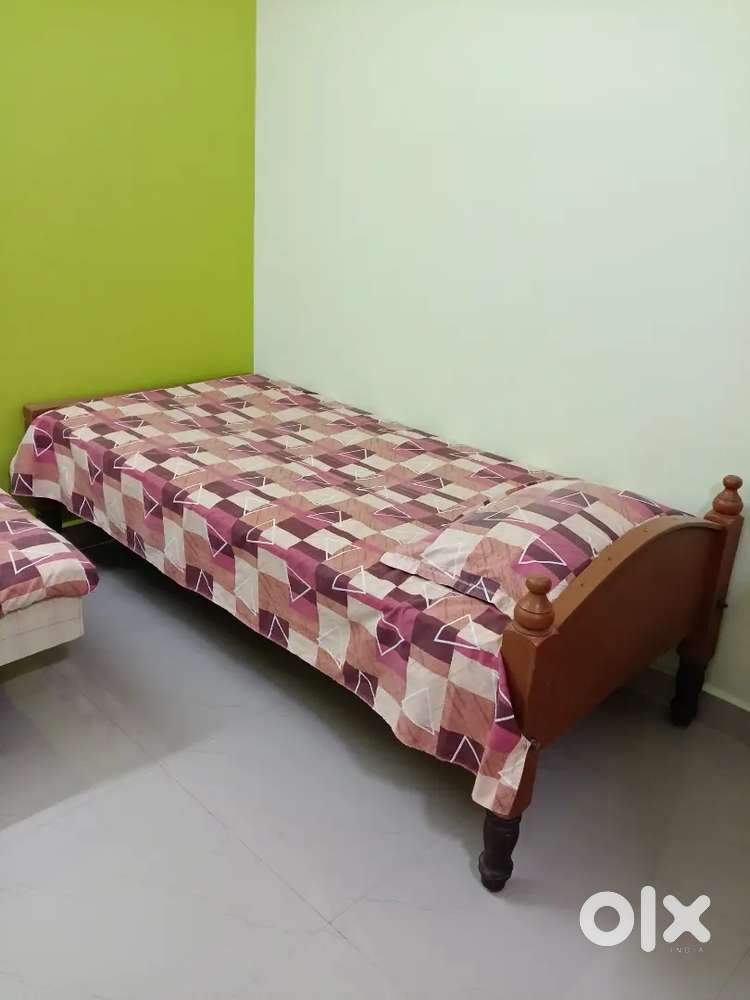For sale Good condition single 3/6 feet woodenBed.