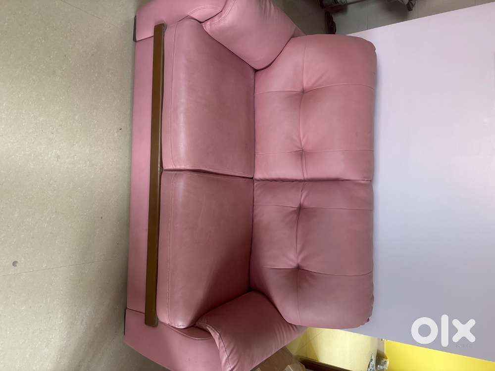 Italian sofa, 2 years, type - leather