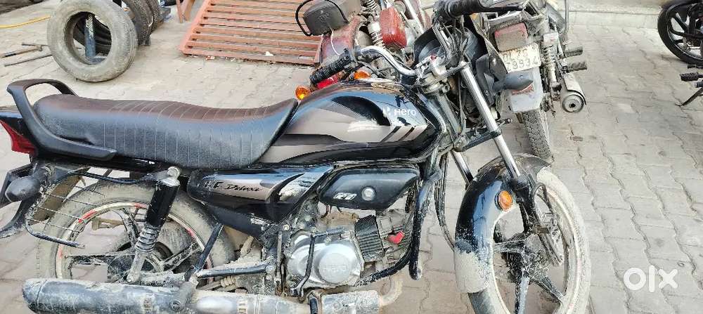 Achi bike hai good condition up37 namber hai  sab chiz thik hai
