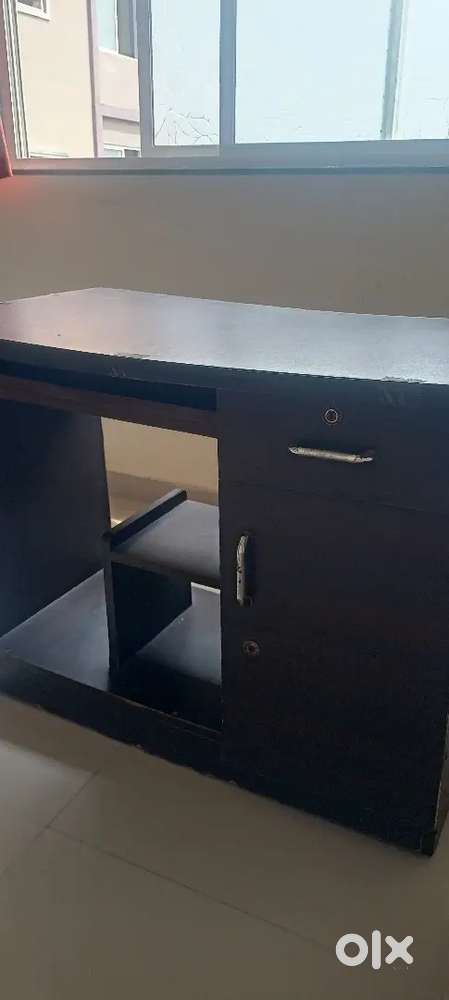 Computer table