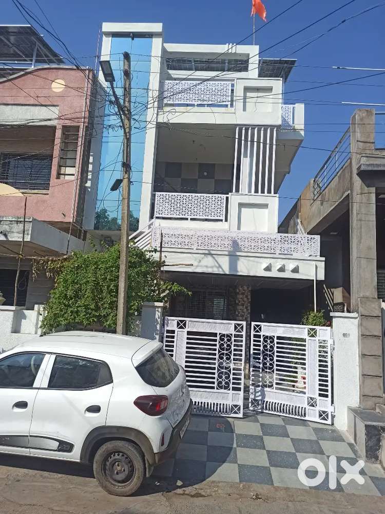 Saprate Room & 1bhk &1 room kitchen block are available for girls only