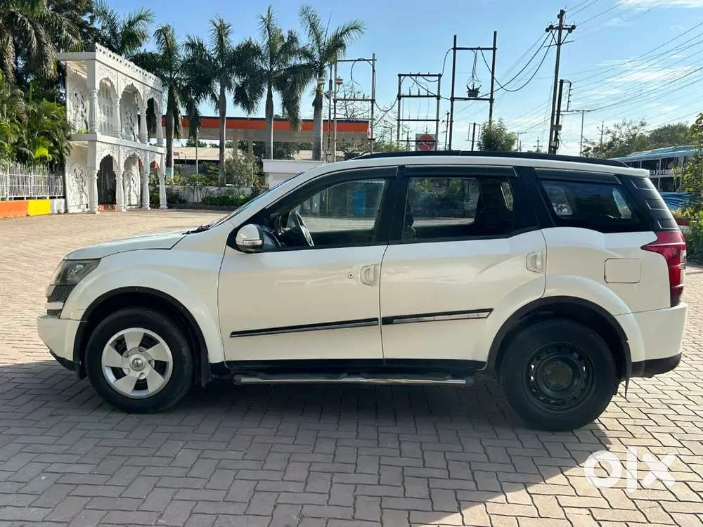 Mahindra XUV500 2015