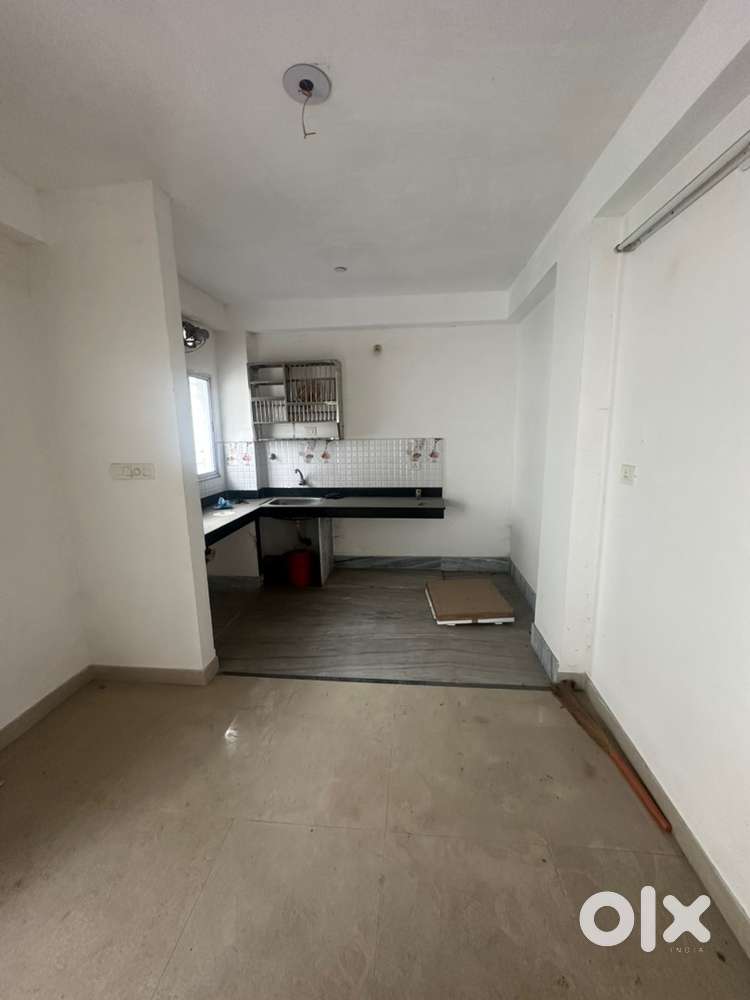 Semi furnished 3bhk flat in  RENTAL 20K