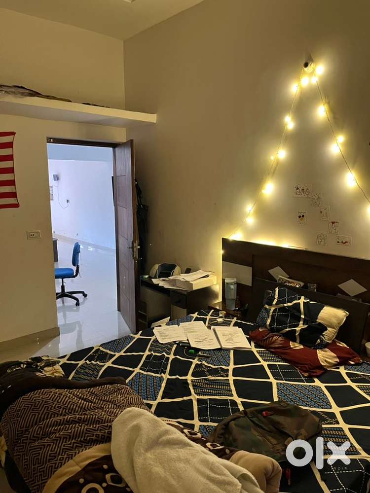 Fully furnished room are avlaible on rent