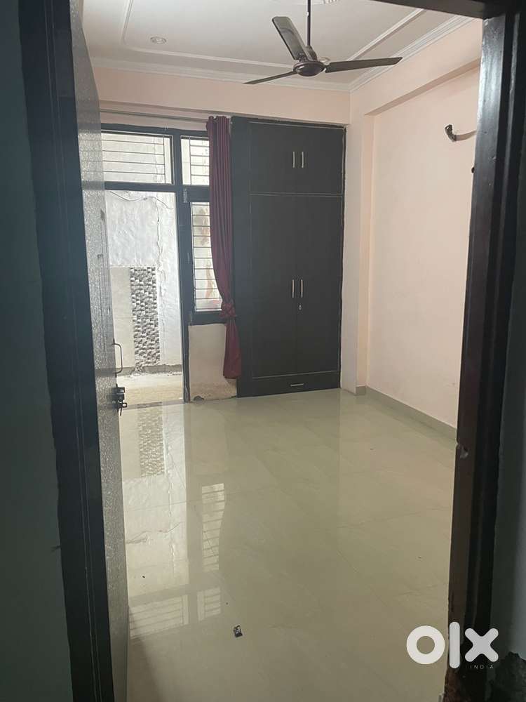 Room in a 2bhk flat for Girls/Couples