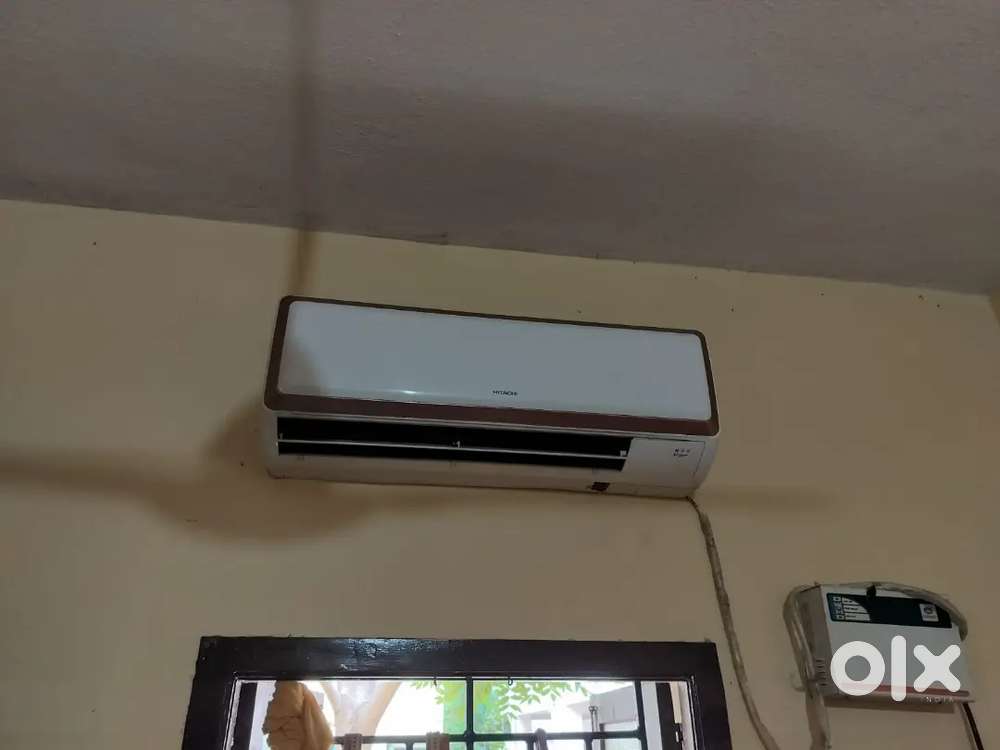 Hitachi 1.2 ton excellent condition ac with outdoor unit and inverter