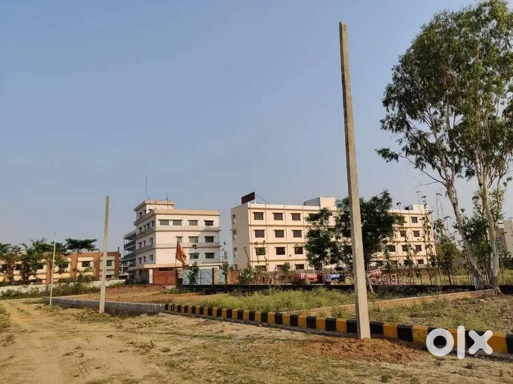 सुल्तान पूर रोड और रायबरेली रोड se laga huaa plot