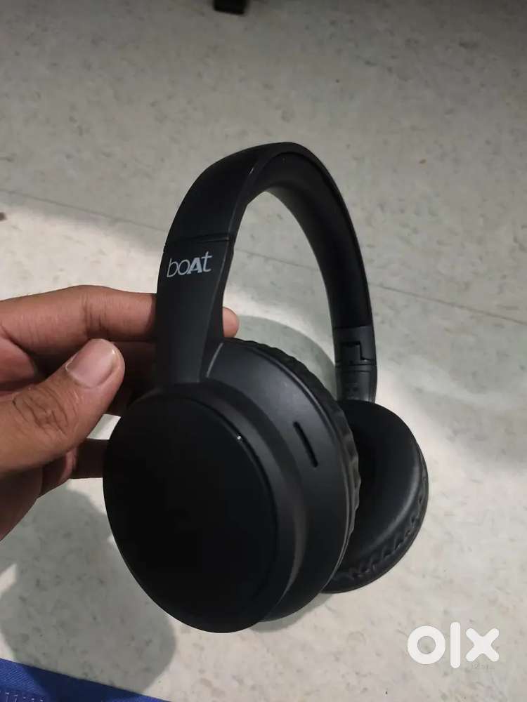 Overhead  headphones under warranty for 1 years bill box Available