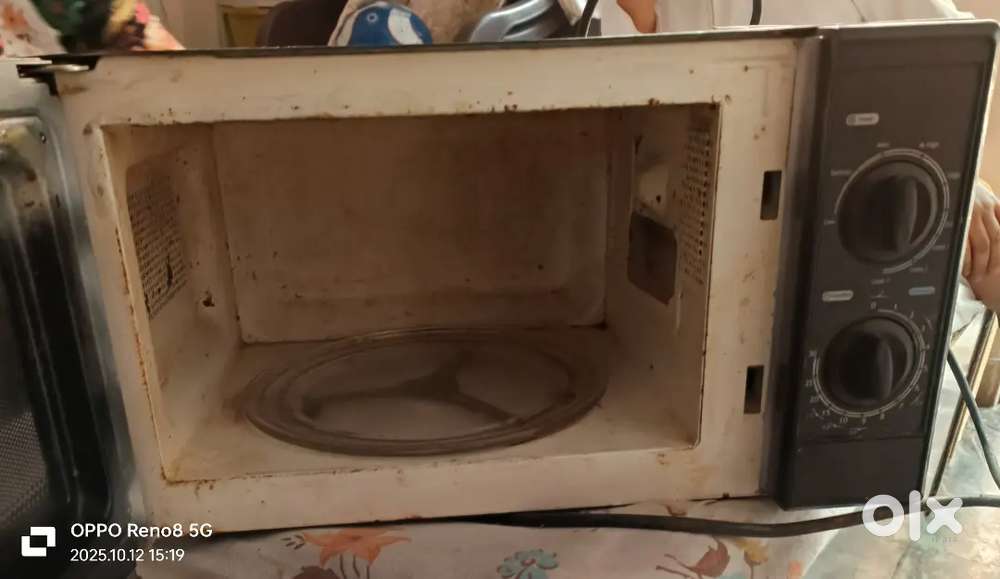 Microwave oven in very good condition for sale