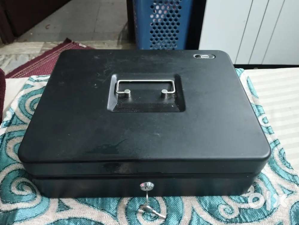 Cash box very new