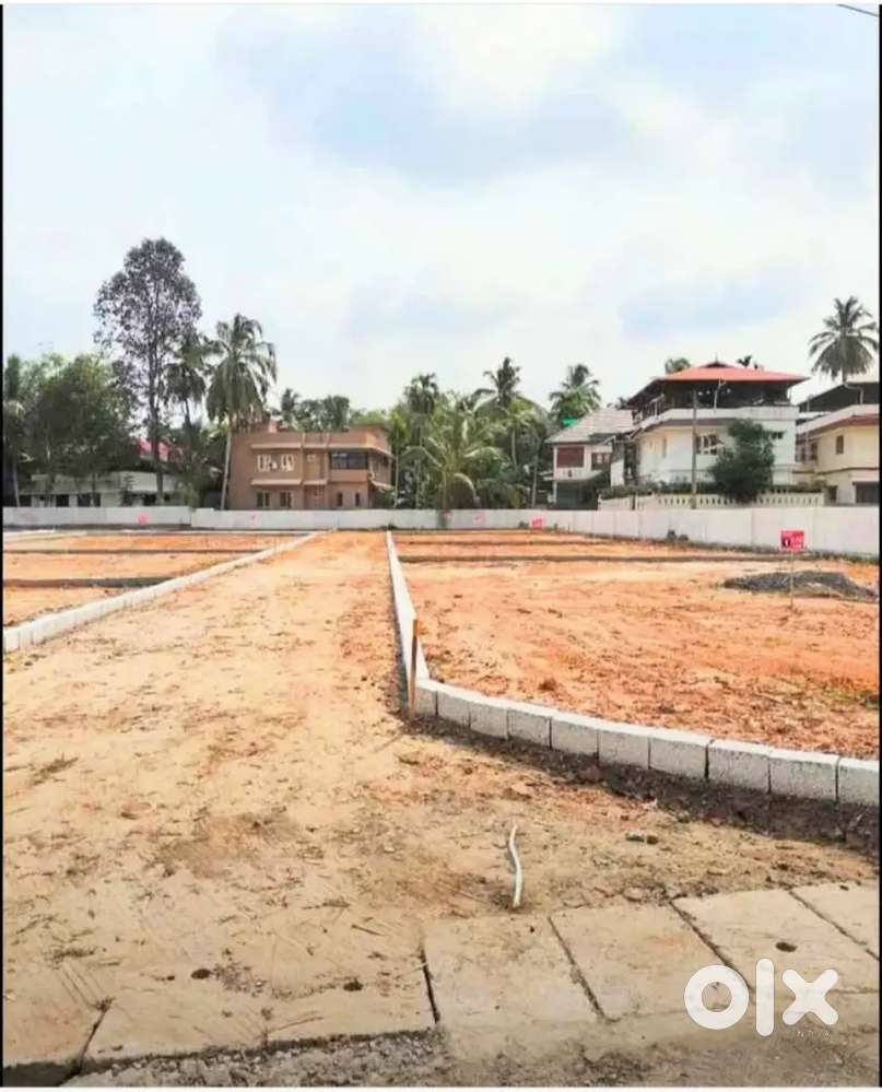 TRIPUNITHURA, MULAMTHURUTHY 4,5,7,10 CENT FOR SALE RS. 4.LAKHS