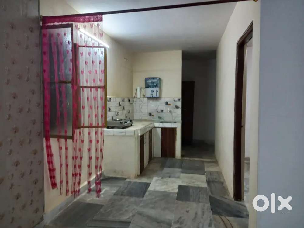1 BHK flat for rent available at khapra mohal, cantt Kanpur.