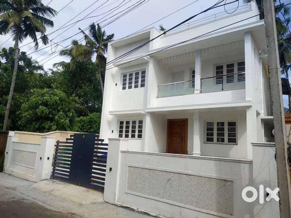 THRISSUR ANCHERY 4 BHK BRAND NEW INDEPENDENT HOUSE READY TO MOVE