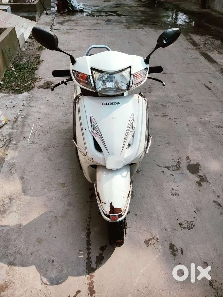 Activa White