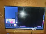Samsung 32 inches Smart TV display damage