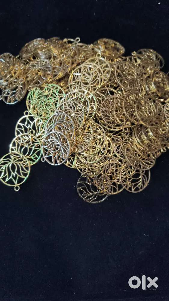 ज्वैलरी बनाने के लिए बंगाली कारीगर की आवश्यकता है।