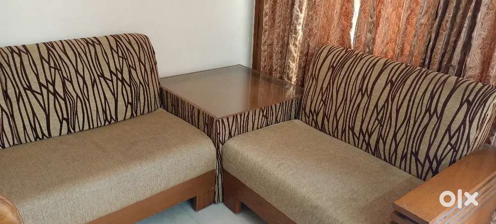 5 seater sofa set with centre table
