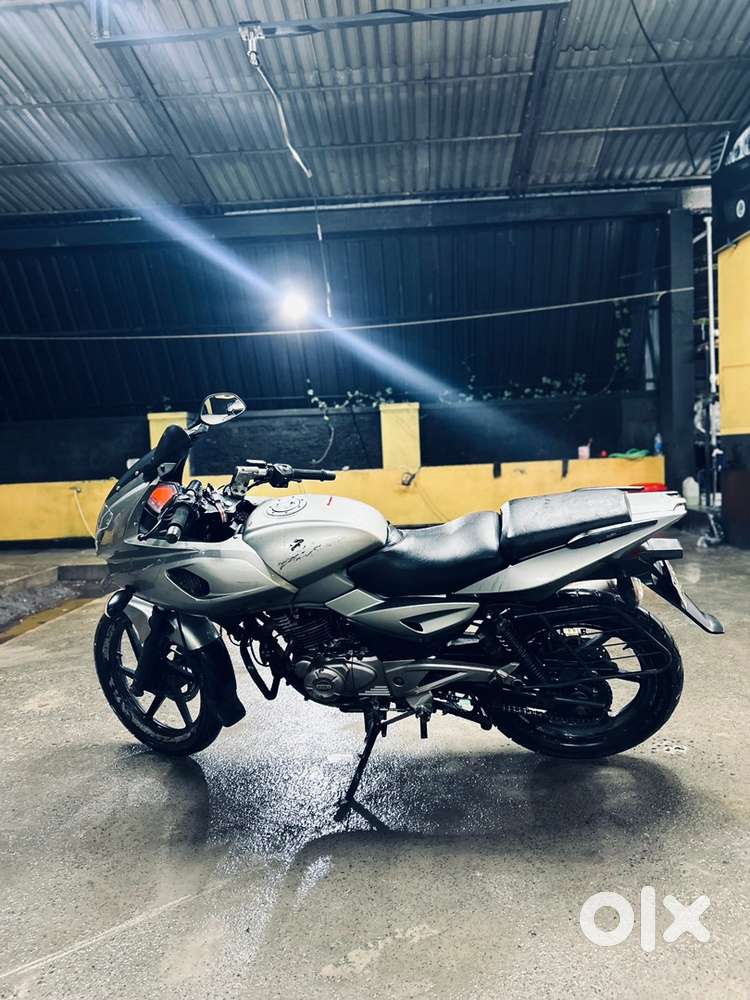 Pulser 220