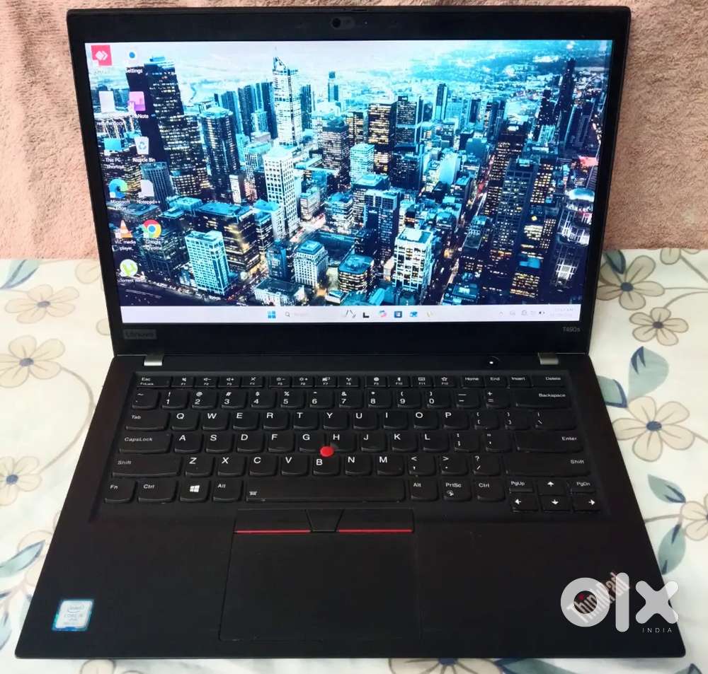 Lenovo laptop, i5 8th gen, Touch screen, 16gb  256 ssd,