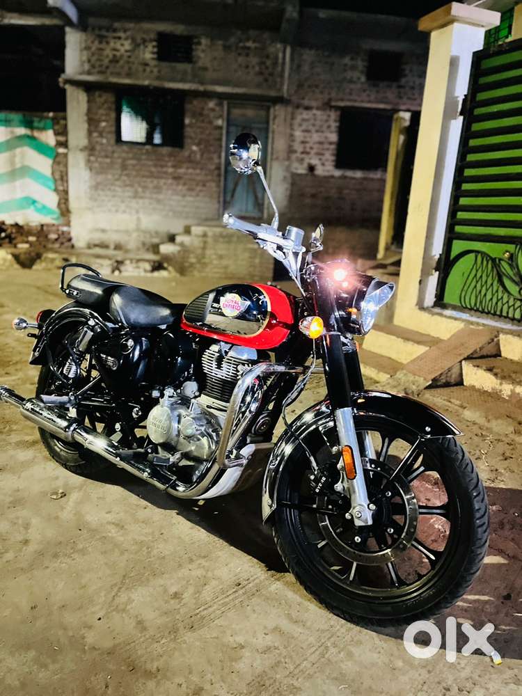 top model Hai Color Red silver Nickel body mein hai