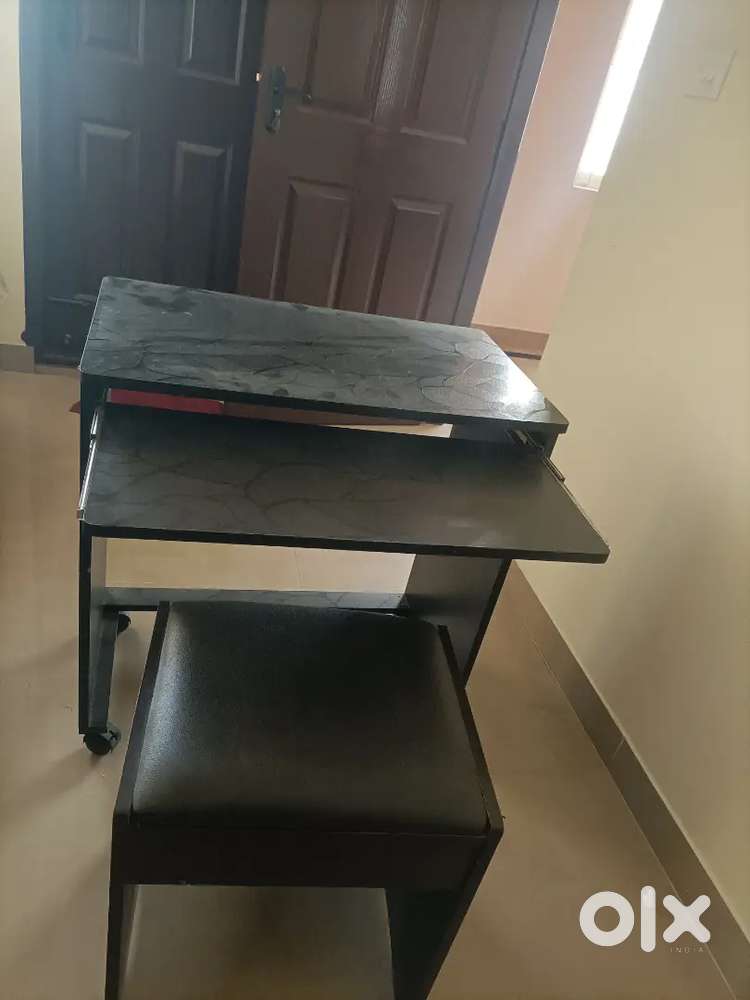 Computer table with Sitting Stool