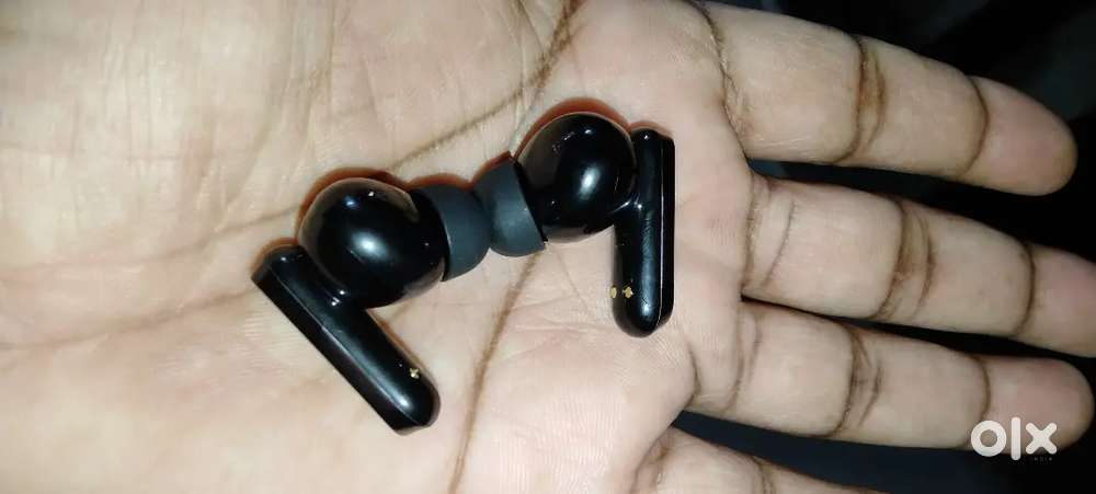 Realmi airpod and mobile stand