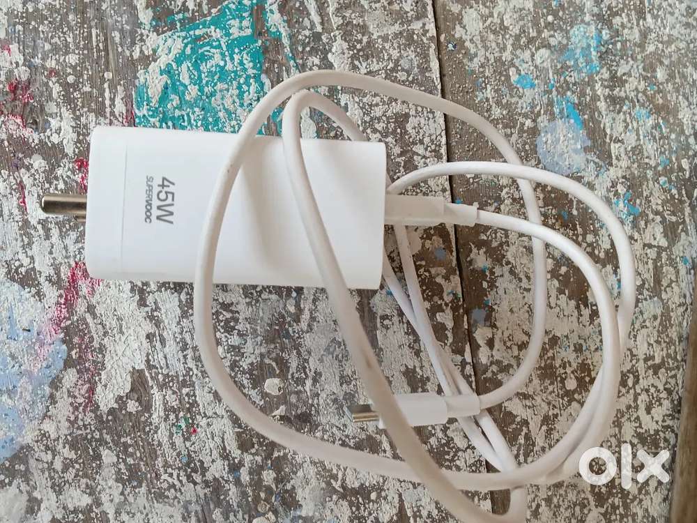 New original charger hai 15 ko mobile Mai diya hai