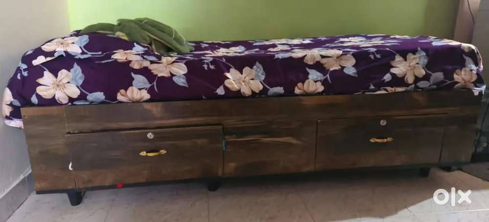 Want sell diwan and bed