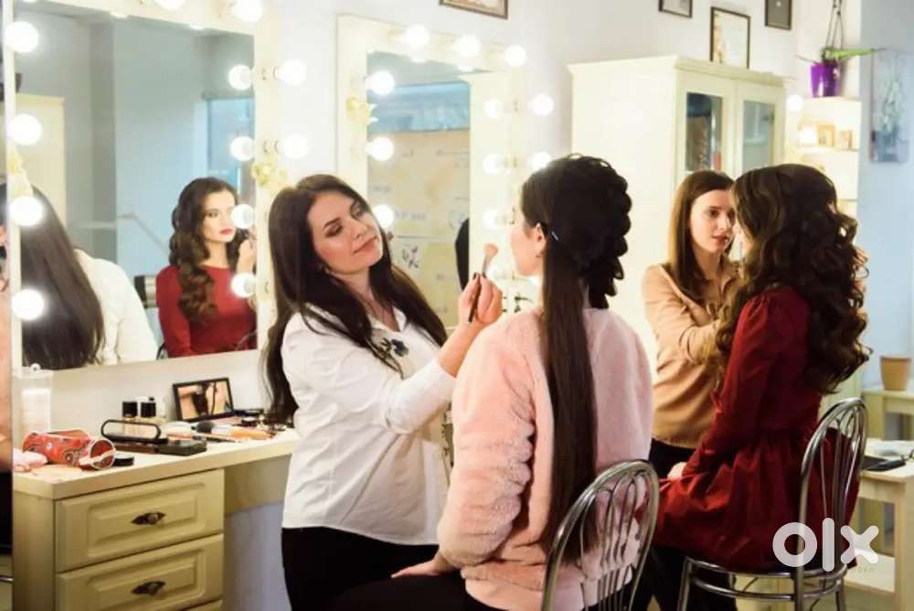 OPENING FOR SALON MAKEUP ARTIST VACANCY AVAILABLE .